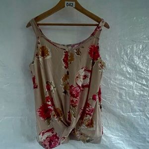 Women’s floral tank top, blouse size M/L. Medium / Large. Soft material.